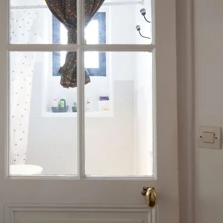 Apartment Typical Parisian Flat In Montmartre